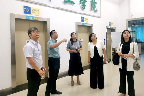 参观甘肃农业大学beat365亚洲体育在线官网教学科研平台_副本.jpg